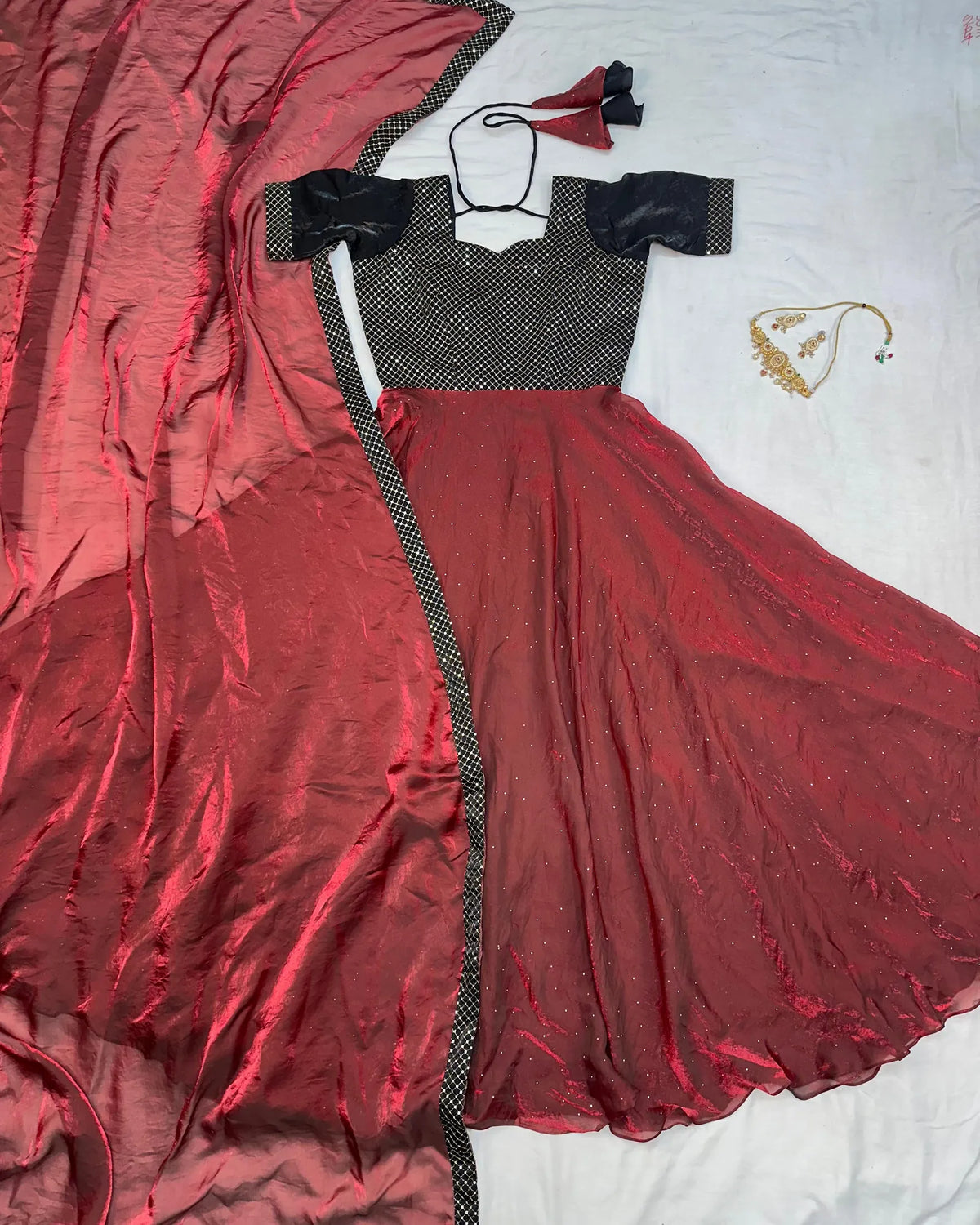🌸🌸Attractive Pure Soft Fendy Silk Gown With Dupatta😎😎 6