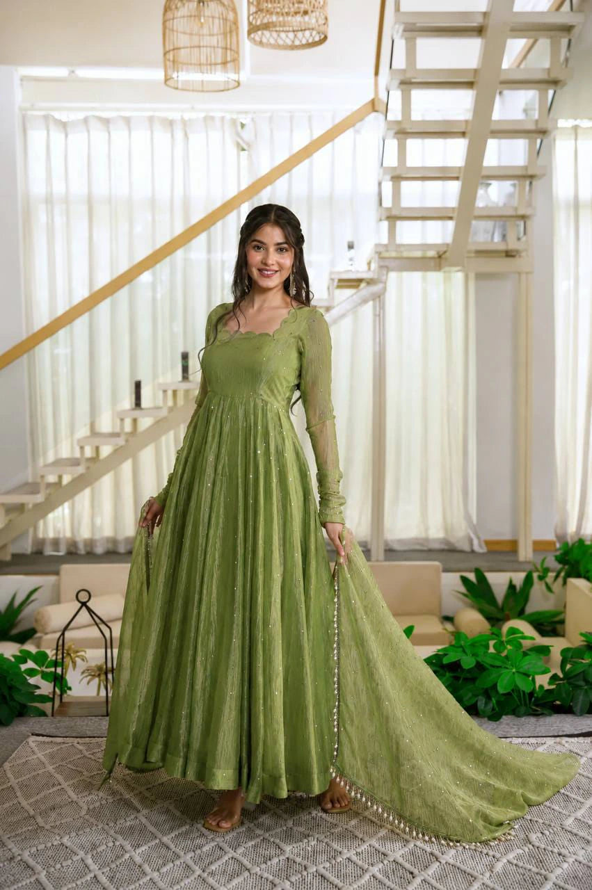 ✨ Designer Gown with Pent Set – Elegant Ethnic Wear ✨
🎀 Crafted in Classy Tones with Premium Fabric 3