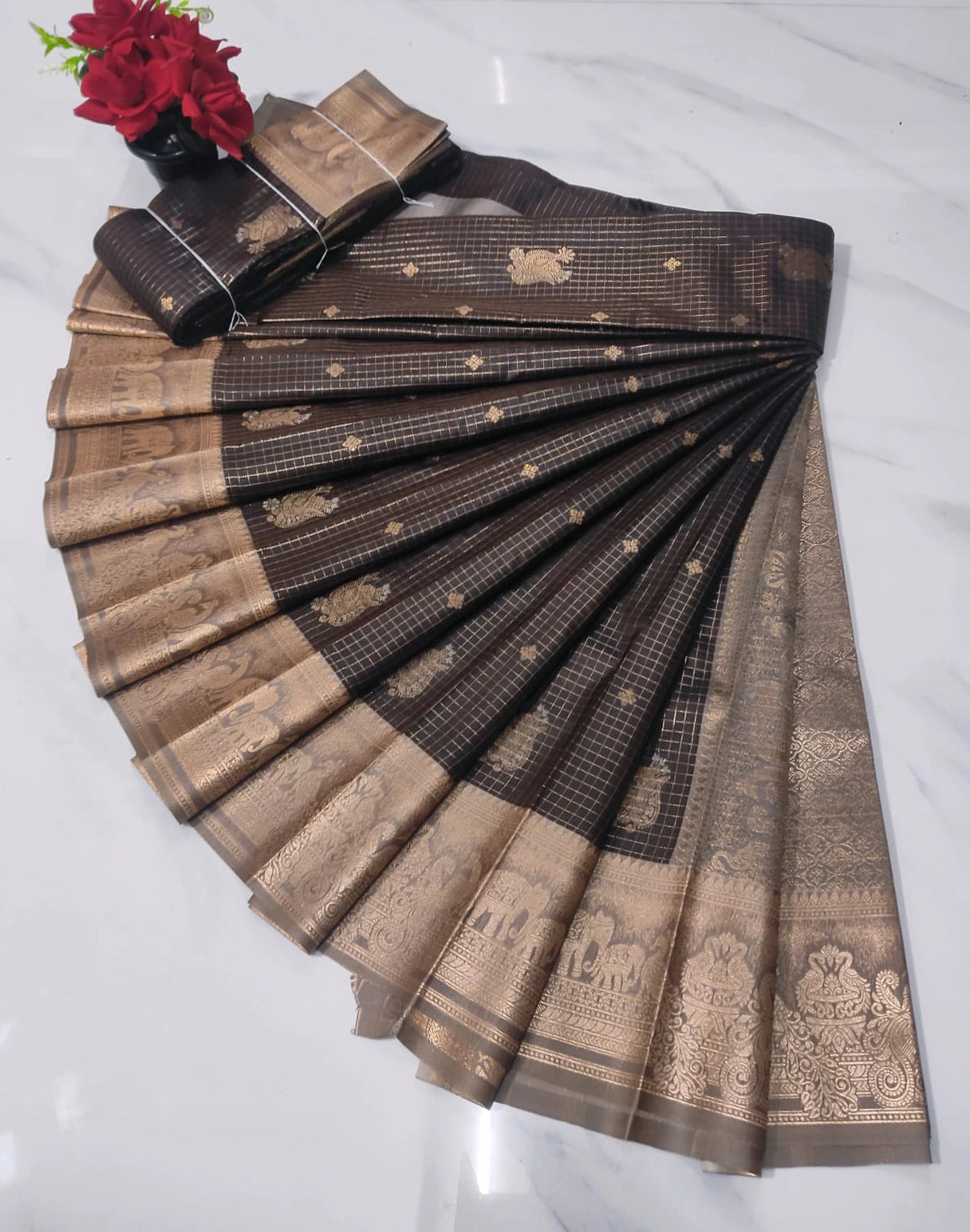 Kunthavai Soft Silk Sarees with Zari Work 1