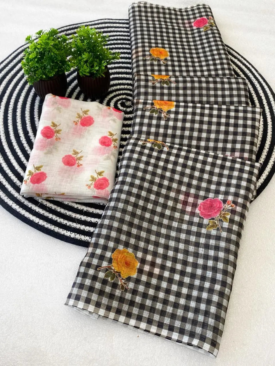 🍁🍁Trending Pure Linen Cotton Sarees With Unstitched Blouse🍁🍁 8