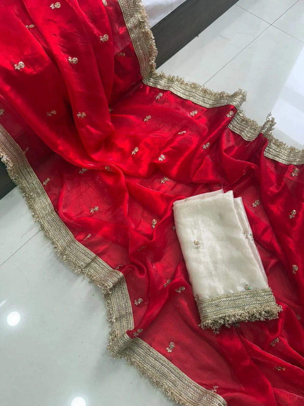 🤩💗Insta Viral Space Silk Saree Multi Sequence Full Worked With Contrast Blouse💗🤩 2
