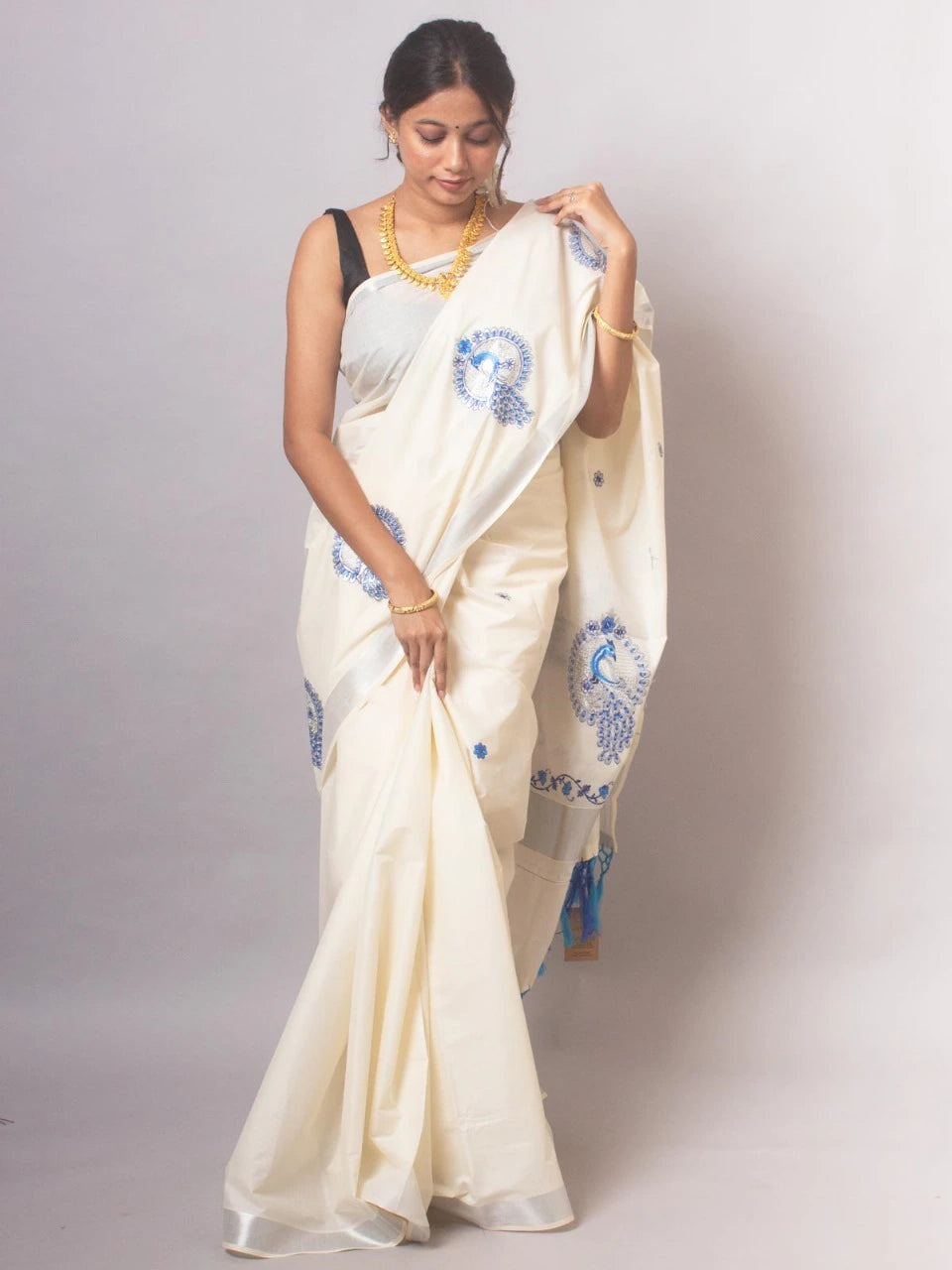 Cotton Embroidered Saree with Blouse 3