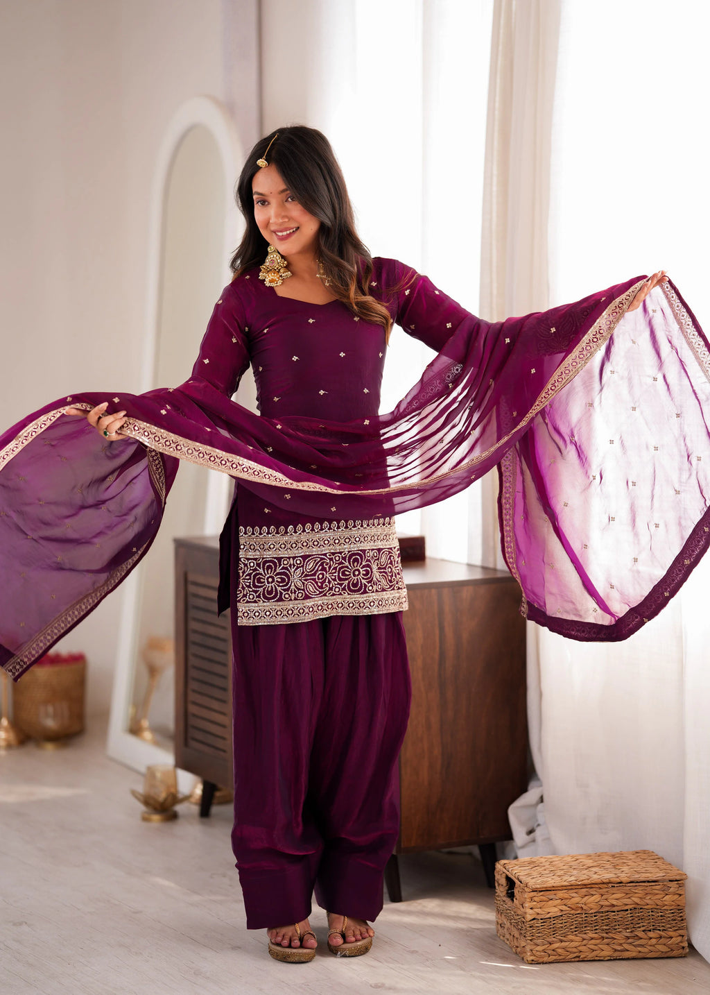 Fendy Silk Embroidered Kurta Set 4