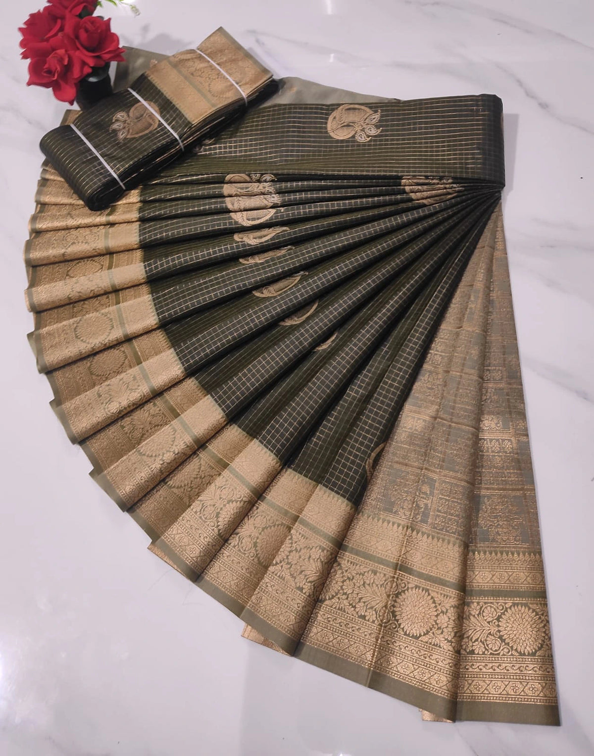 Kunthavai Soft Silk Sarees with Zari Work 4
