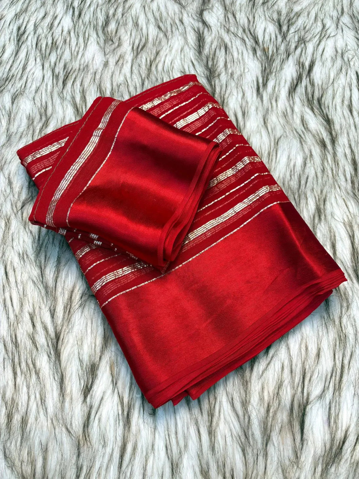 Premium viscose Saree With Stripe Pattern With Blouse Piece 3