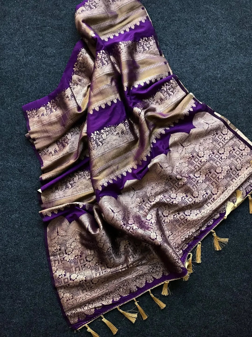 👑👸Insta Viral Khadi Crepe Silk Paithani Saree With Blouse Piece👸👑 9