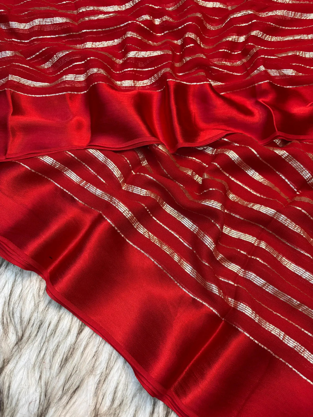 Premium viscose Saree With Stripe Pattern With Blouse Piece 4